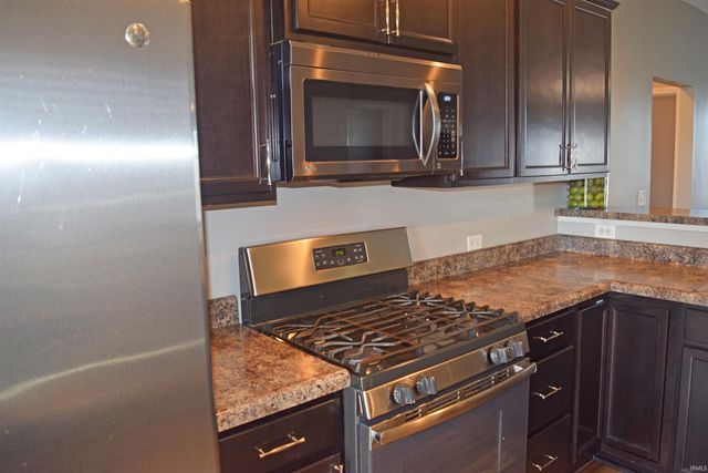 3030 Capstone Court, Newburgh, IN 47630