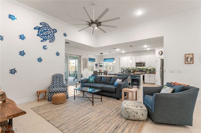 811 SE 33rd TER, Cape Coral, FL 33904