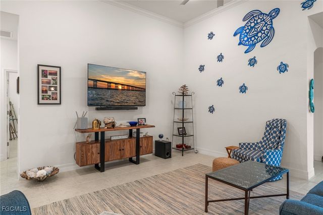 811 SE 33rd TER, Cape Coral, FL 33904