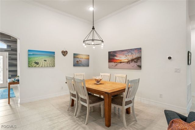 811 SE 33rd TER, Cape Coral, FL 33904