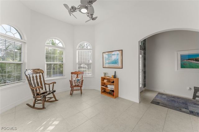 811 SE 33rd TER, Cape Coral, FL 33904