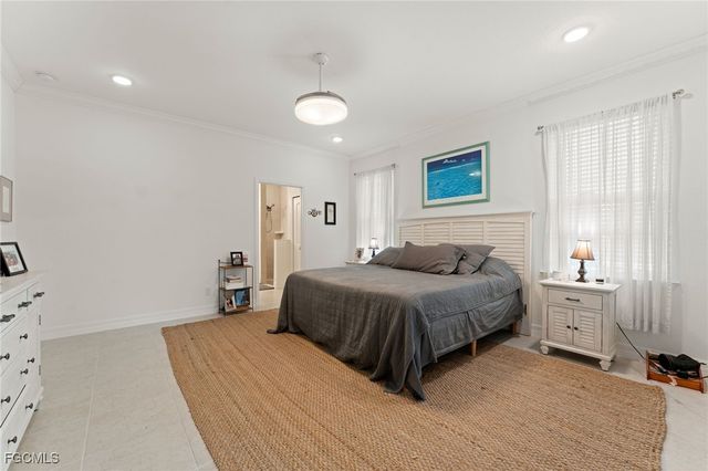 811 SE 33rd TER, Cape Coral, FL 33904