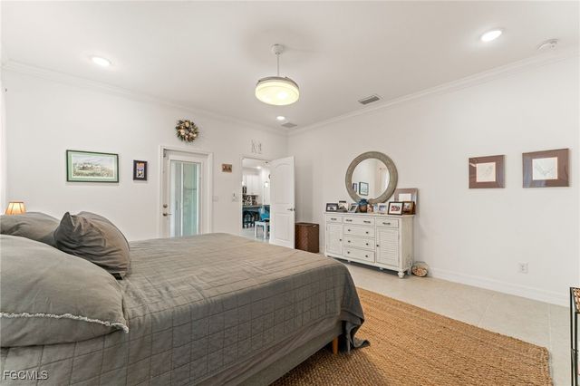 811 SE 33rd TER, Cape Coral, FL 33904