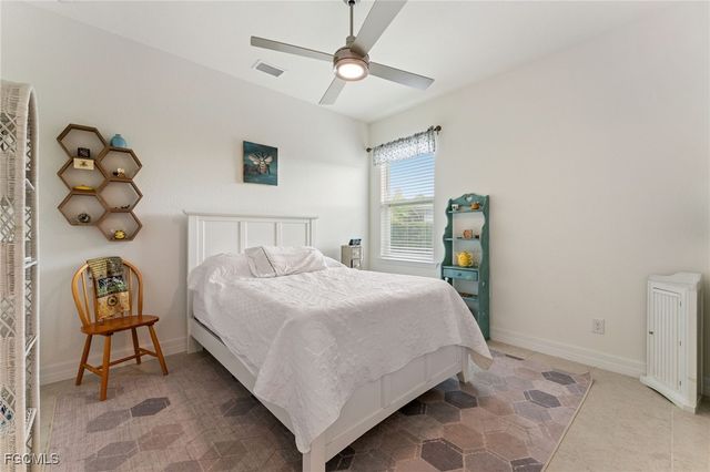 811 SE 33rd TER, Cape Coral, FL 33904