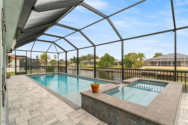 811 SE 33rd TER, Cape Coral, FL 33904