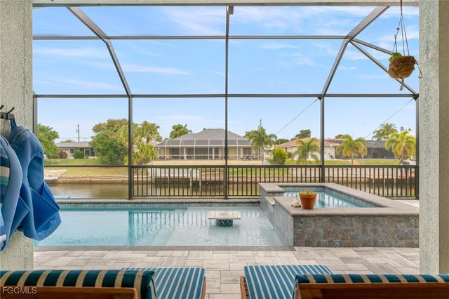 811 SE 33rd TER, Cape Coral, FL 33904