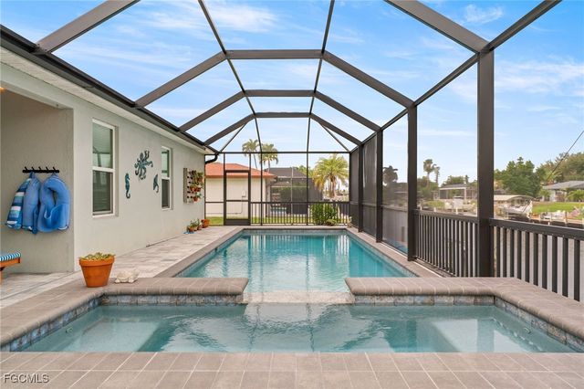 811 SE 33rd TER, Cape Coral, FL 33904