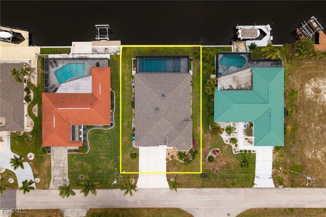811 SE 33rd TER, Cape Coral, FL 33904