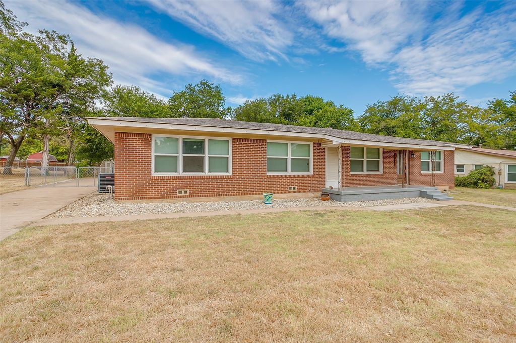 1208 Warden Street, Benbrook, TX 76126 — exterior