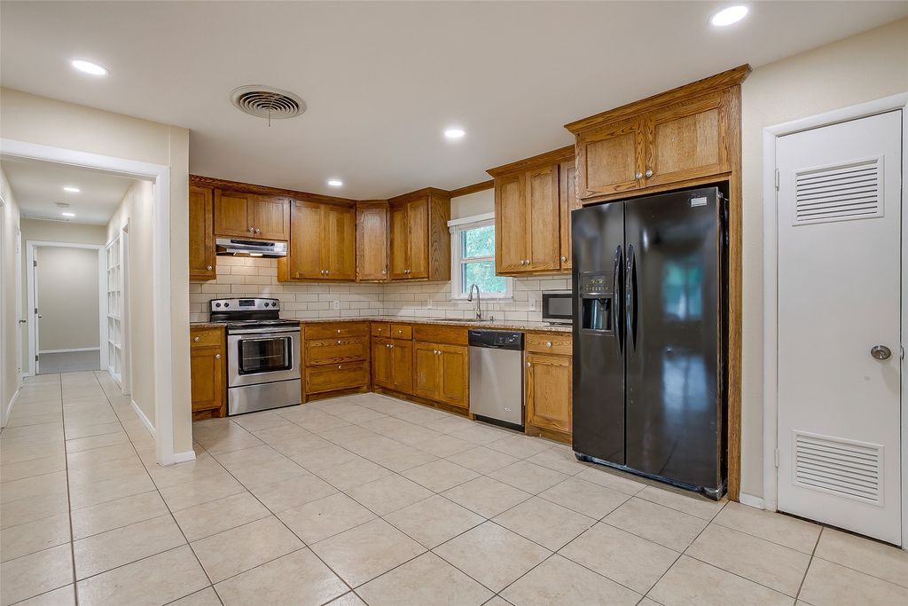 1208 Warden Street, Benbrook, TX 76126 — photo 3