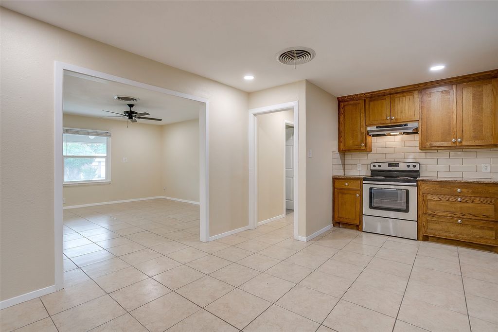 1208 Warden Street, Benbrook, TX 76126 — photo 4