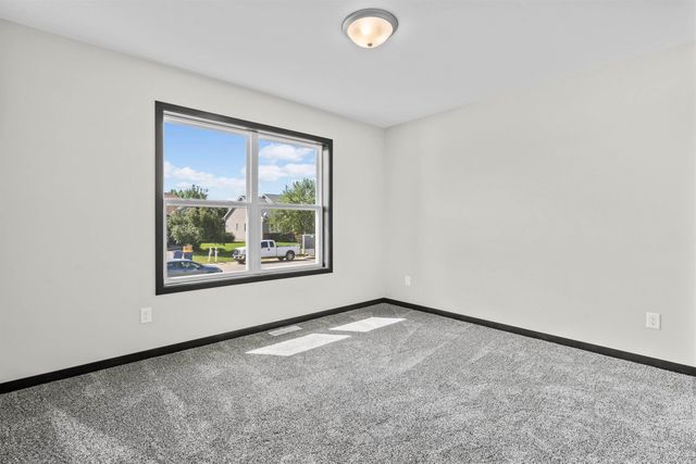 206 Endeavor Avenue, Urbana, IA 52345