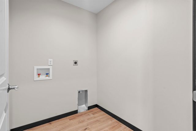 206 Endeavor Avenue, Urbana, IA 52345