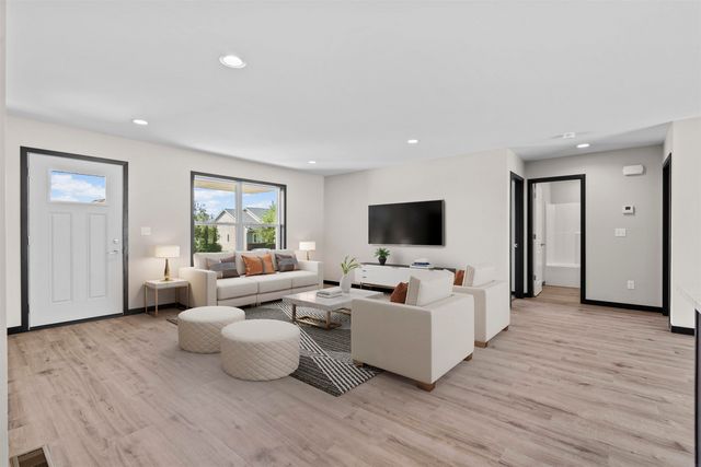 206 Endeavor Avenue, Urbana, IA 52345