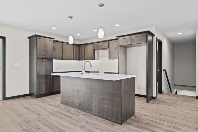 206 Endeavor Avenue, Urbana, IA 52345