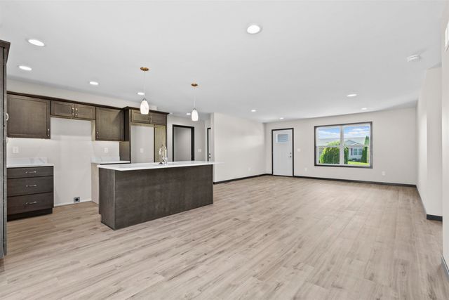 206 Endeavor Avenue, Urbana, IA 52345