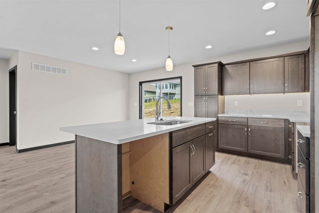 206 Endeavor Avenue, Urbana, IA 52345