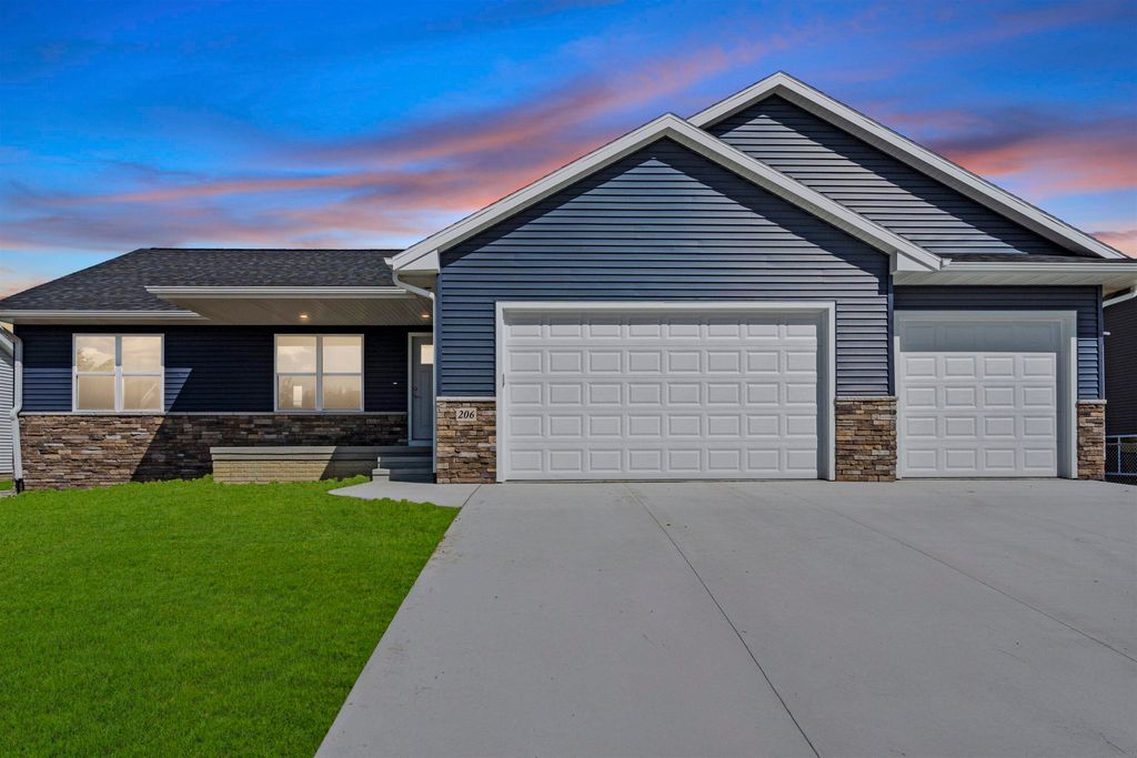 206 Endeavor Avenue, Urbana, IA 52345