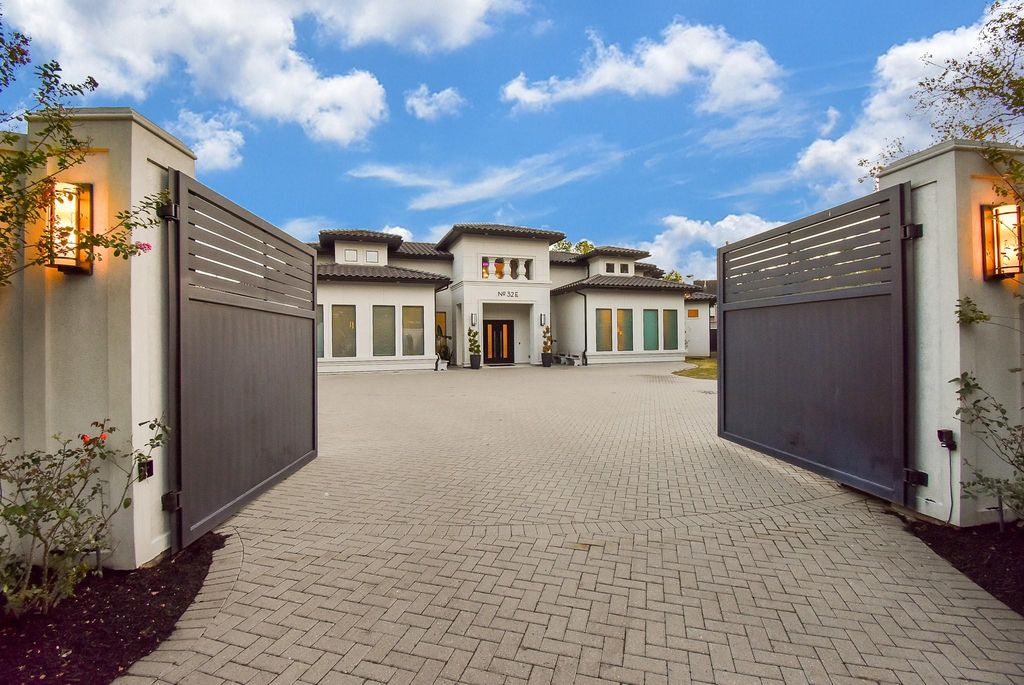 32 E Shady Lane, Houston, TX 77063