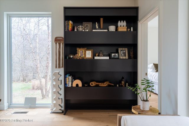 2803 Rivers Edge Rd, Louisville, KY 40222