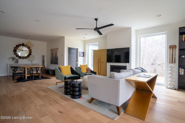 2803 Rivers Edge Rd, Louisville, KY 40222