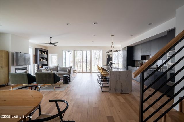 2803 Rivers Edge Rd, Louisville, KY 40222