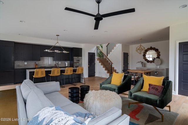 2803 Rivers Edge Rd, Louisville, KY 40222