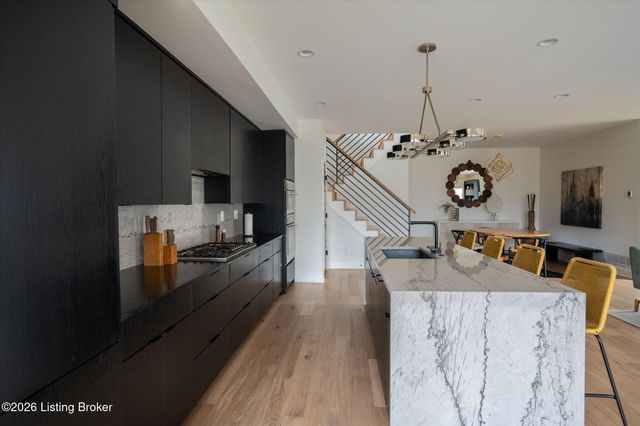 2803 Rivers Edge Rd, Louisville, KY 40222