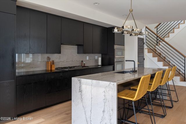 2803 Rivers Edge Rd, Louisville, KY 40222