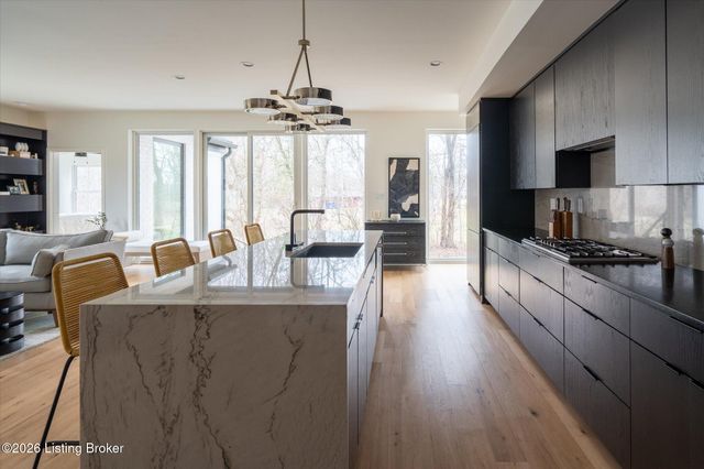 2803 Rivers Edge Rd, Louisville, KY 40222