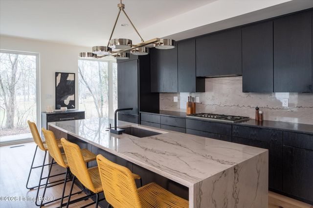 2803 Rivers Edge Rd, Louisville, KY 40222