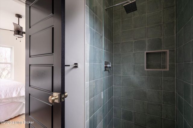 2803 Rivers Edge Rd, Louisville, KY 40222