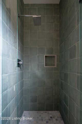 2803 Rivers Edge Rd, Louisville, KY 40222