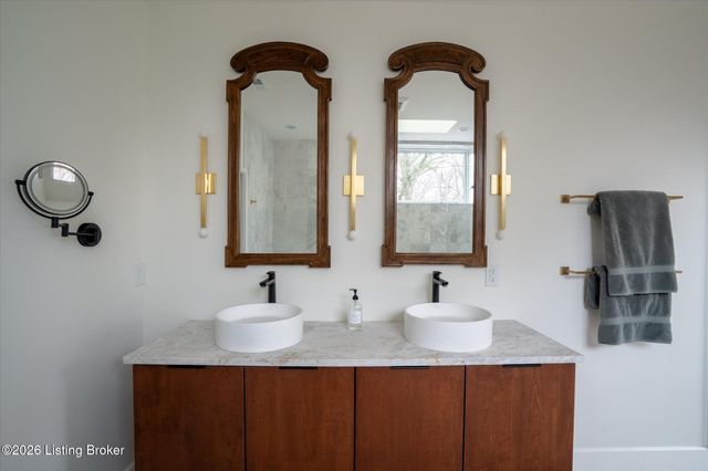 2803 Rivers Edge Rd, Louisville, KY 40222