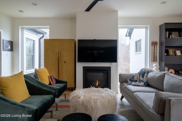 2803 Rivers Edge Rd, Louisville, KY 40222