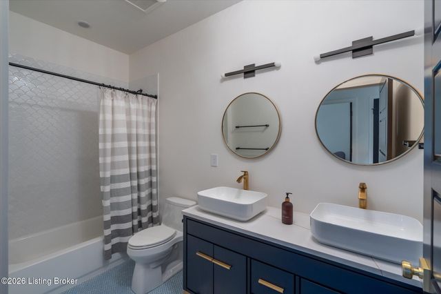 2803 Rivers Edge Rd, Louisville, KY 40222