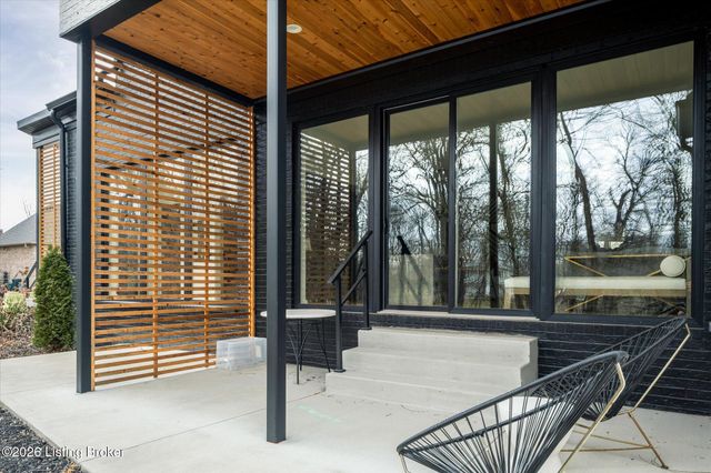 2803 Rivers Edge Rd, Louisville, KY 40222