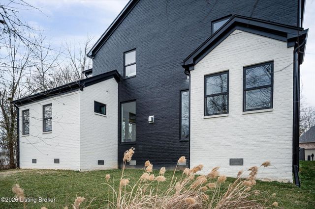 2803 Rivers Edge Rd, Louisville, KY 40222