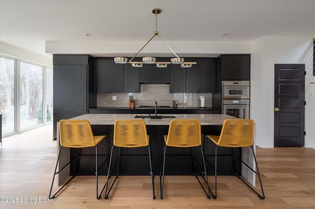 2803 Rivers Edge Rd, Louisville, KY 40222