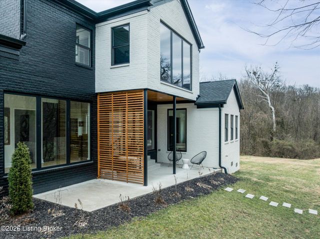 2803 Rivers Edge Rd, Louisville, KY 40222