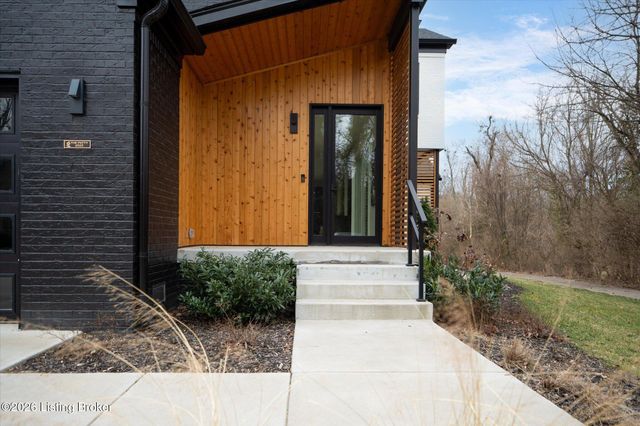 2803 Rivers Edge Rd, Louisville, KY 40222