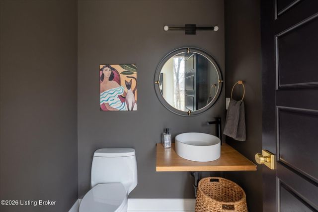 2803 Rivers Edge Rd, Louisville, KY 40222