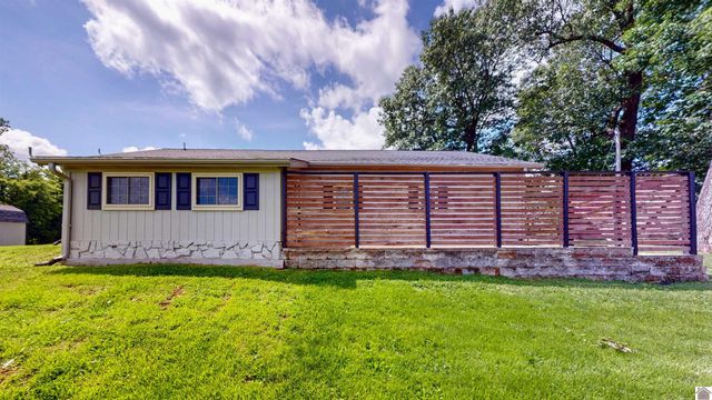 8180 Old Lovelaceville Rd, Paducah, KY 42001