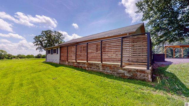 8180 Old Lovelaceville Rd, Paducah, KY 42001