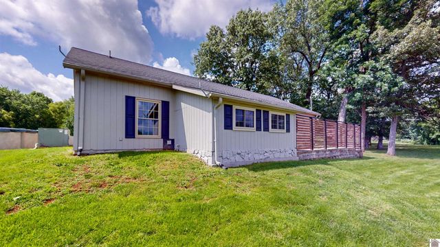 8180 Old Lovelaceville Rd, Paducah, KY 42001