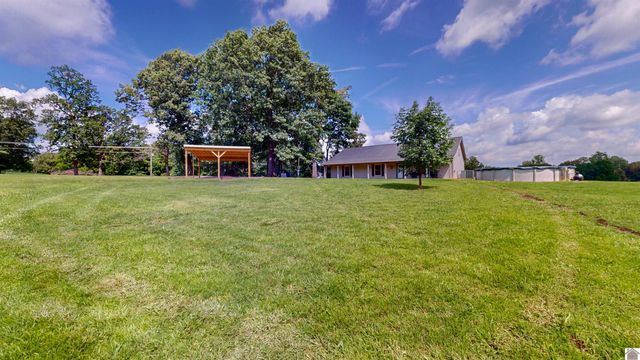 8180 Old Lovelaceville Rd, Paducah, KY 42001