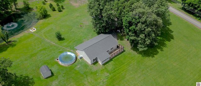 8180 Old Lovelaceville Rd, Paducah, KY 42001