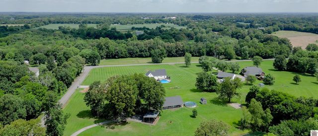 8180 Old Lovelaceville Rd, Paducah, KY 42001