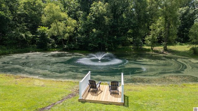 8180 Old Lovelaceville Rd, Paducah, KY 42001