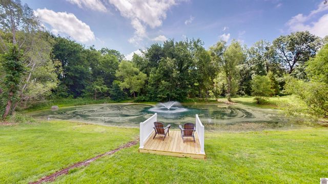 8180 Old Lovelaceville Rd, Paducah, KY 42001